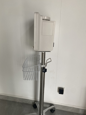 Xe bách bệnh nhân khẩn cấp 5 bánh nhẹ với tay cầm phanh gấp màu trắng