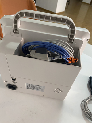 Kiểm tra y tế với xe tải bệnh viện đa tham số 12 Inch dấu hiệu quan trọng bệnh nhân giám sát