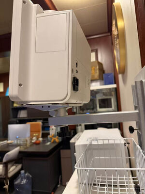 Độ cao điều chỉnh Wall White Mount Bracket cho máy theo dõi bệnh nhân trong phòng khám