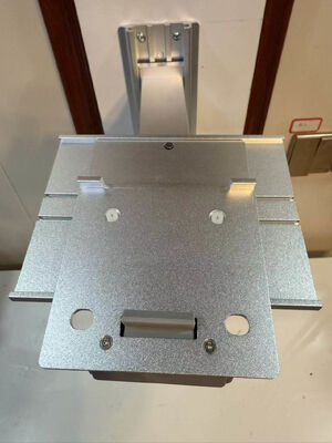 Độ cao điều chỉnh Wall White Mount Bracket cho máy theo dõi bệnh nhân trong phòng khám