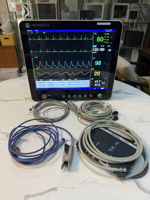 Màn hình LCD màu 15 inch di động Multi Parameter Patient Monitor với Trolley / Wall Bracket Đặt và thiết kế nhẹ 5 KG